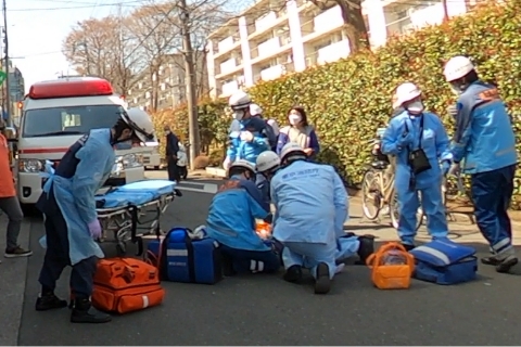 現場対応している写真